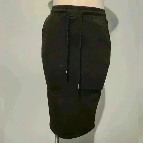 Comfy black pencil skirt - Picture 1 of 2